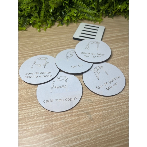Porta Copos MDF Branco Flork com Frases Engraçadas 8 cm - Imagem 5