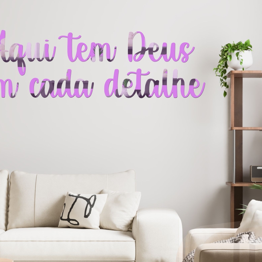 Frase Decorativa Acrílico Espelhado Aqui tem Deus em Cada Detalhe