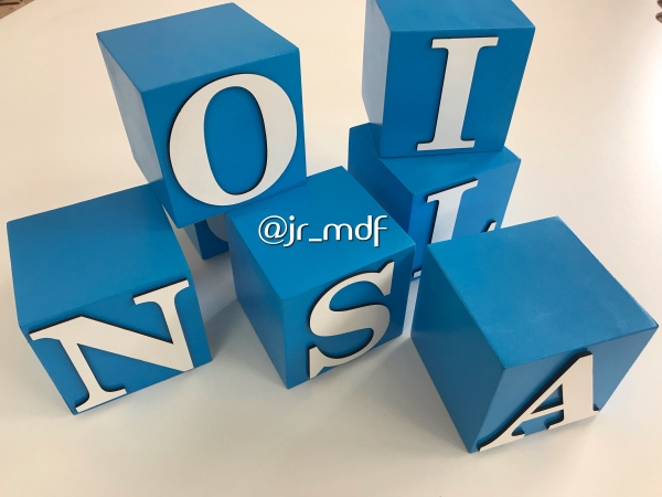 Cubos com Letras Decorativos