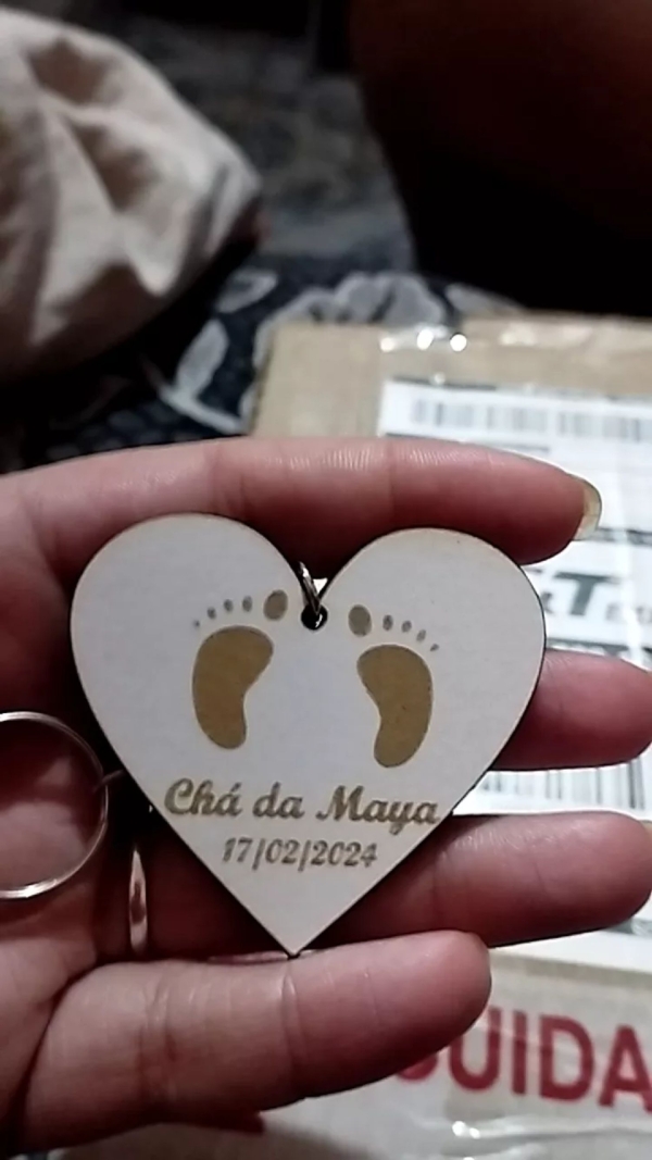 Chaveiro Coração com Pezinho Personalizado em MDF – Nome e Data - Imagem 3