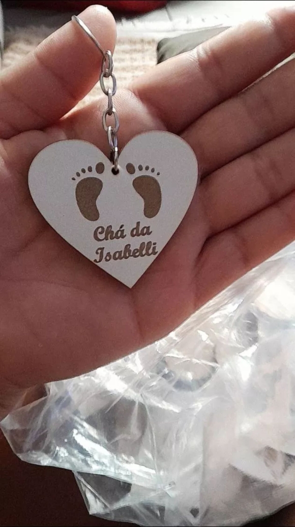 Chaveiro Coração com Pezinho Personalizado em MDF – Nome e Data - Imagem 4