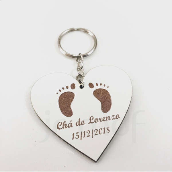 Chaveiro Coração com Pezinho Personalizado em MDF – Nome e Data