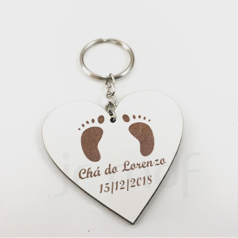 Chaveiro Coração com Pezinho Personalizado em MDF – Nome e Data